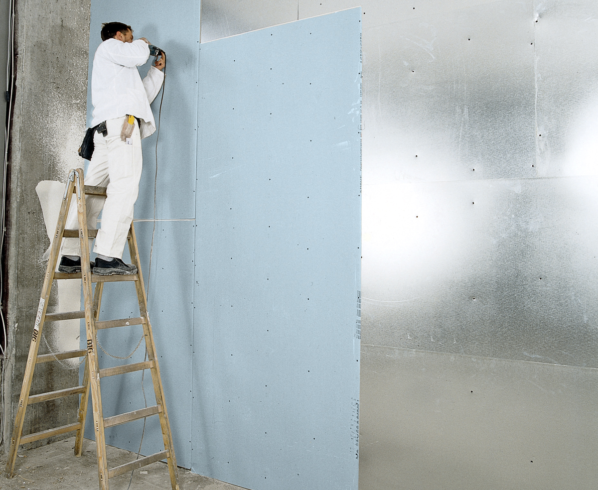 Obr. 5: Montáž bezpečnostní příčky (Knauf)