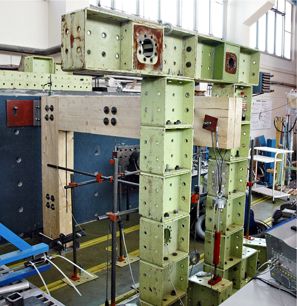 Obr. 9: Vzorek ve zkušebním zařízení