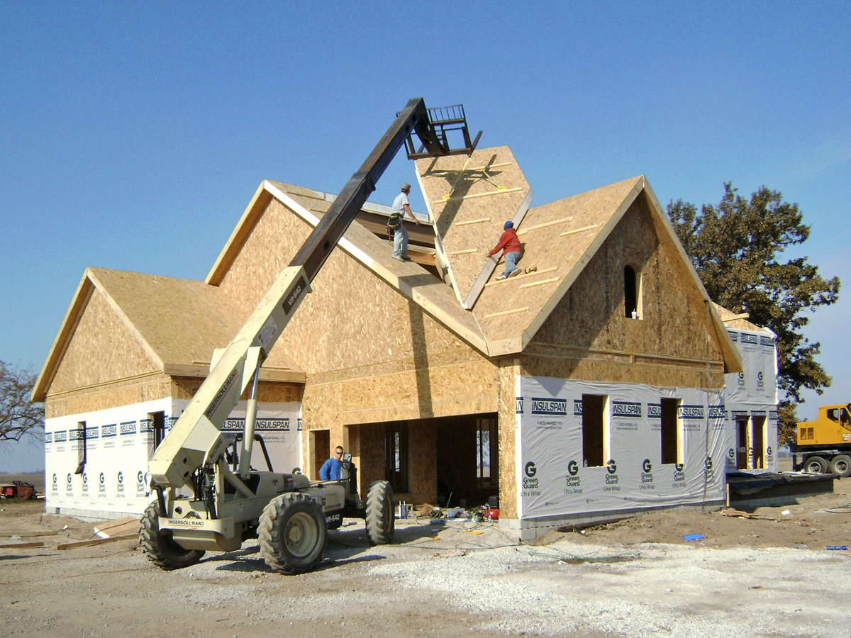 Obr. 8 Příklady hrubých staveb provedených technologií SIPs v USA