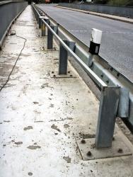 Obr. 9: Svodidlo mostu č. 438-001 u Hranic