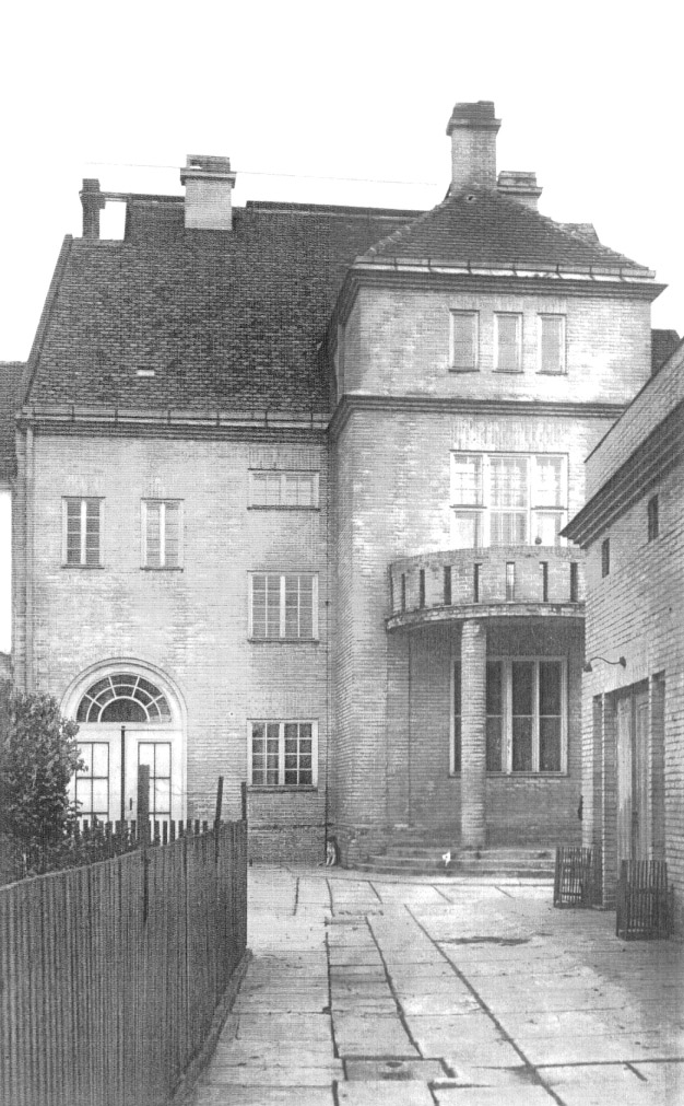 Historický snímek, pohled ze dvora