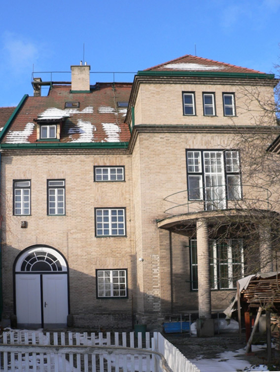 Vila po rekonstrukci, pohled ze dvora