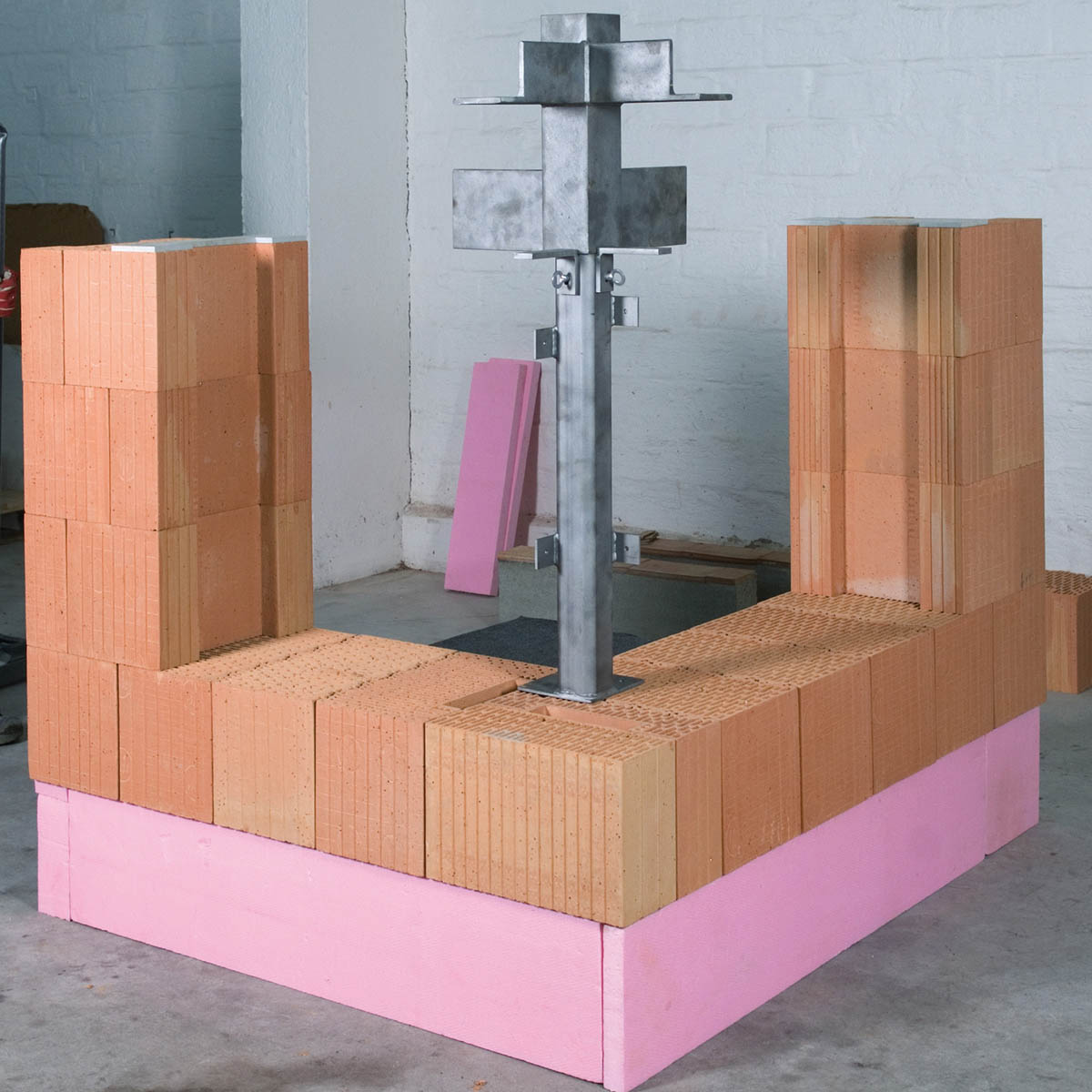 Osazení sloupku s hlavicí