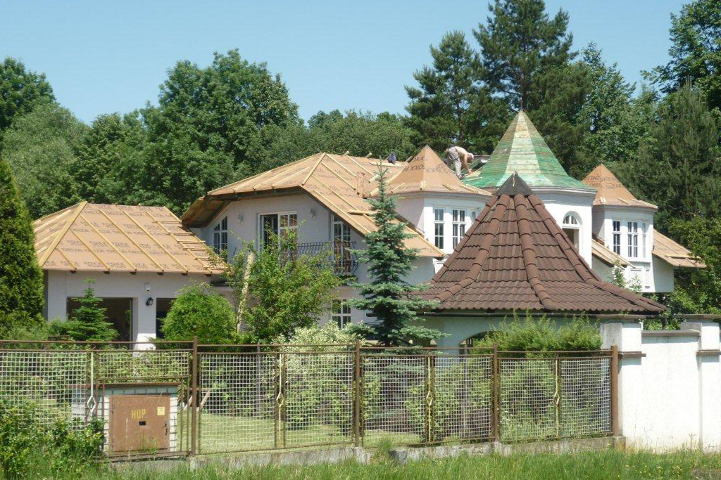 Rekonstrukce střechy a realizace vodotěsného podstřeší DELTA®-FOXX