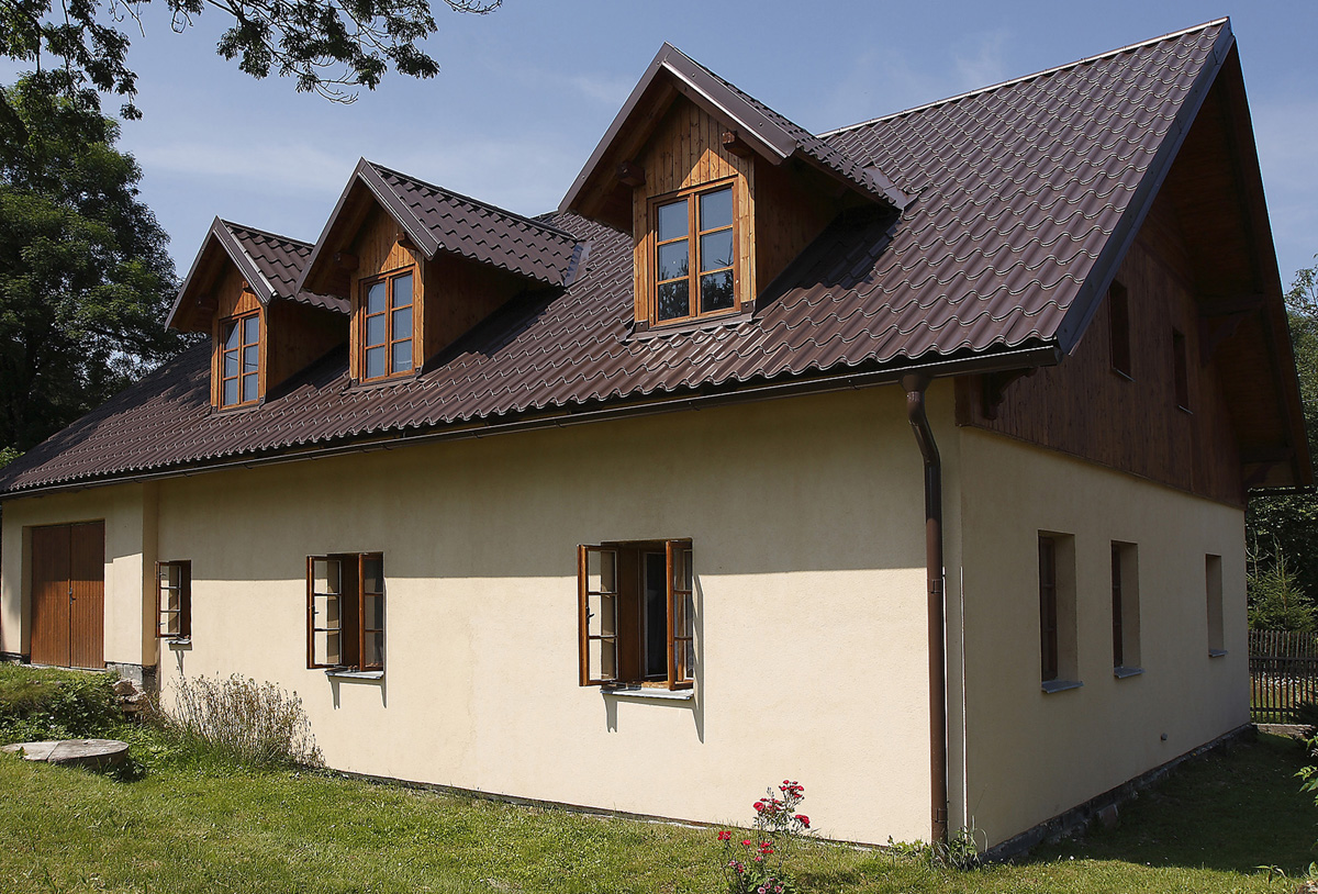 Krytina Lindab Topline na domě ve Svratce