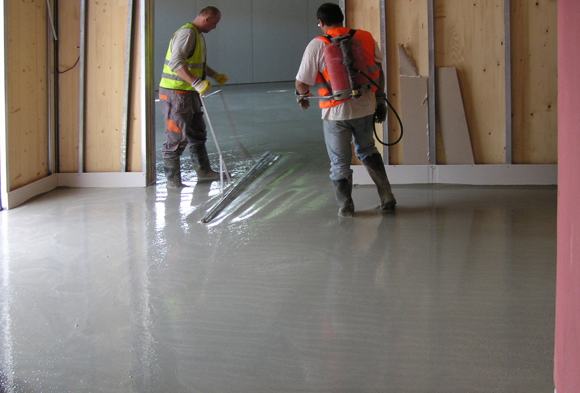 Obr. 2: Nivelace litého cementového potěru CemFlow 