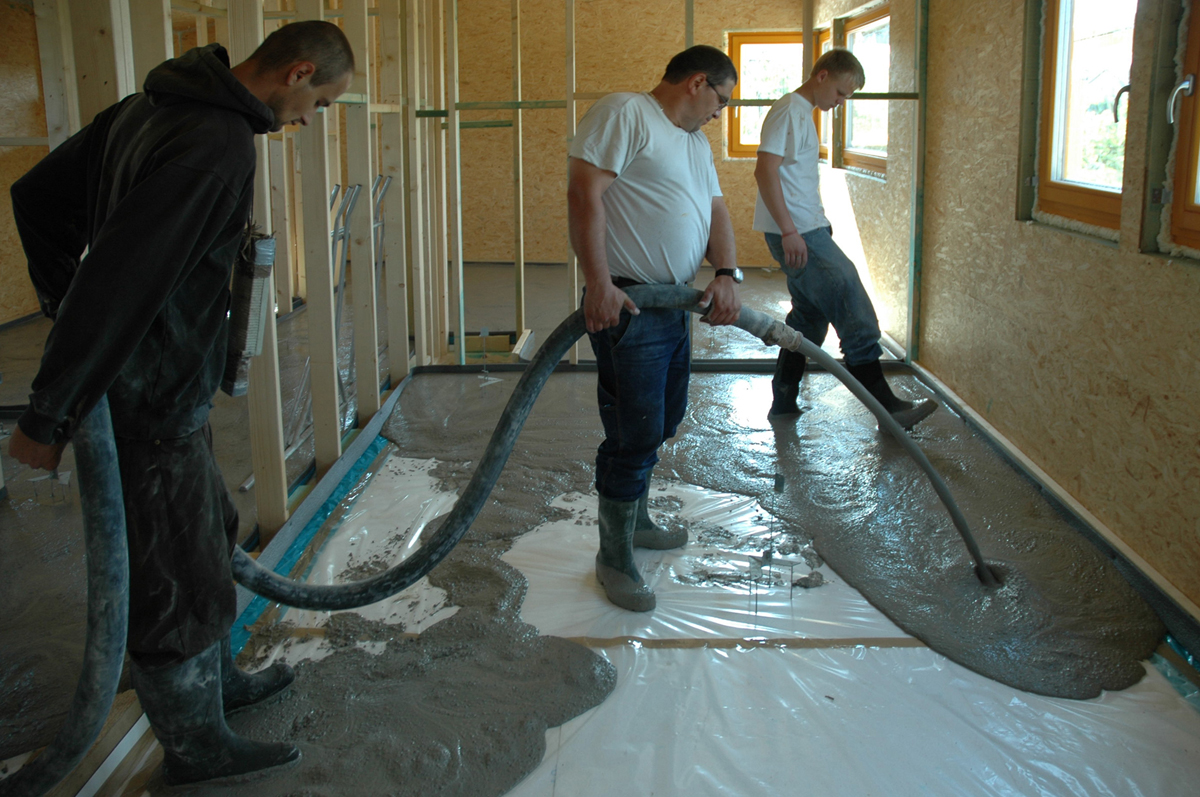 Obr. 5: Lití potěru CemFlow