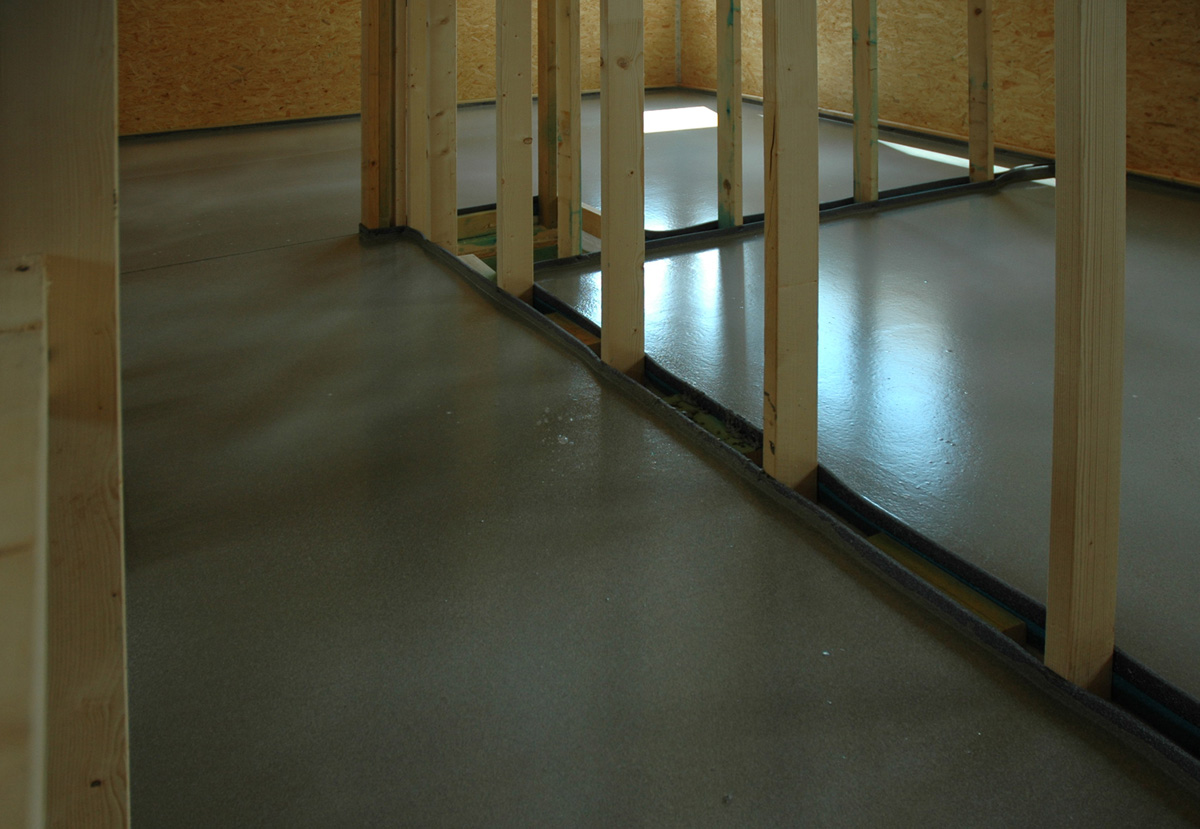 Obr. 6: Vzhled uloženého a ošetřeného potěru CemFlow