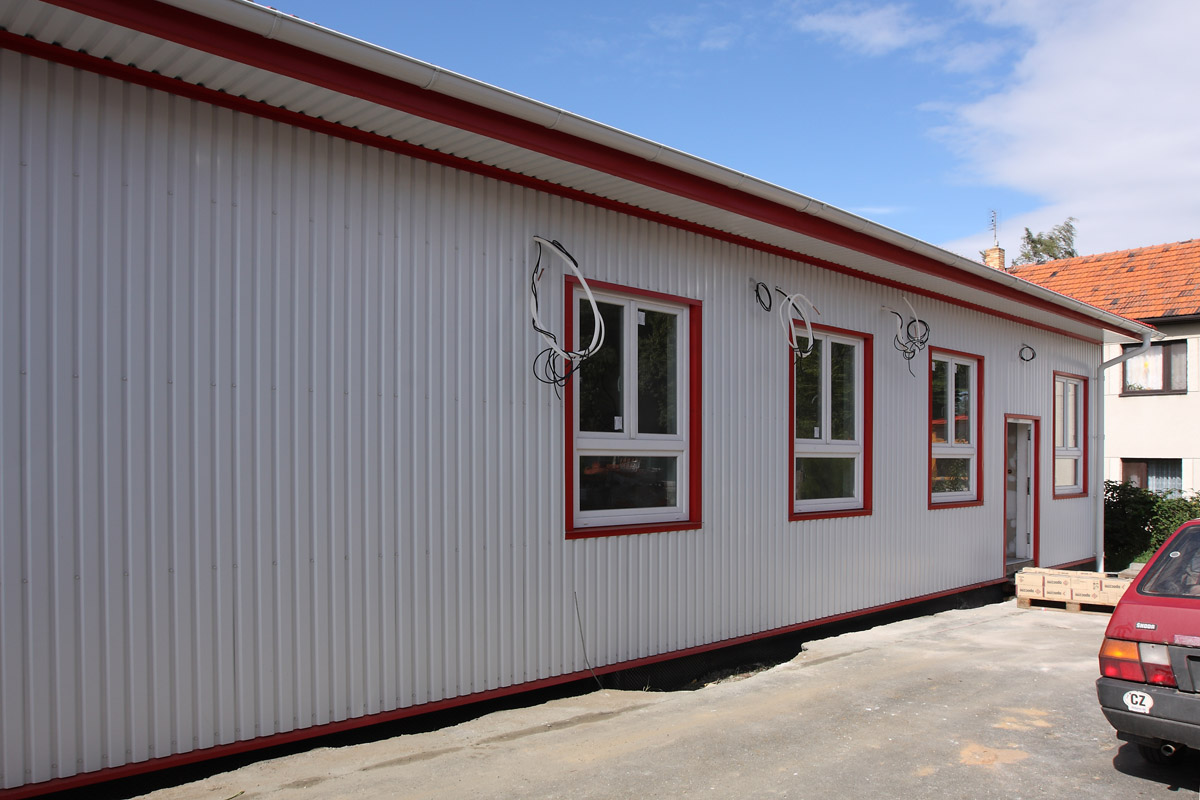 Prodejna se zázemím z bezúdržbového systému LindabConstruline