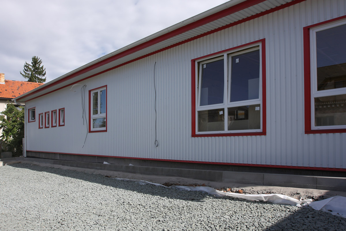 Prodejna se zázemím z bezúdržbového systému LindabConstruline