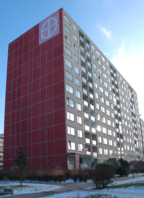 Původní stav: symbol země na štítu se v osmdesátých letech začalo používat jako orientační značka „červeného města“