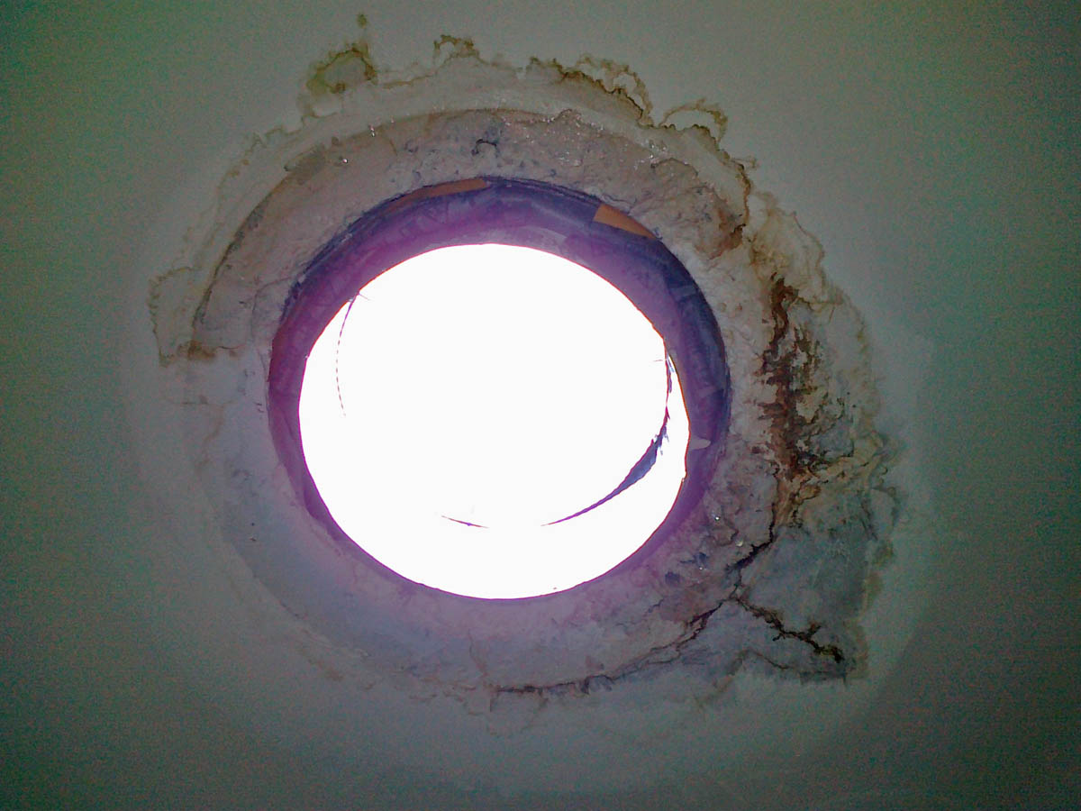 Takto to může dopadnout, když kondenzuje voda ve světlovodu