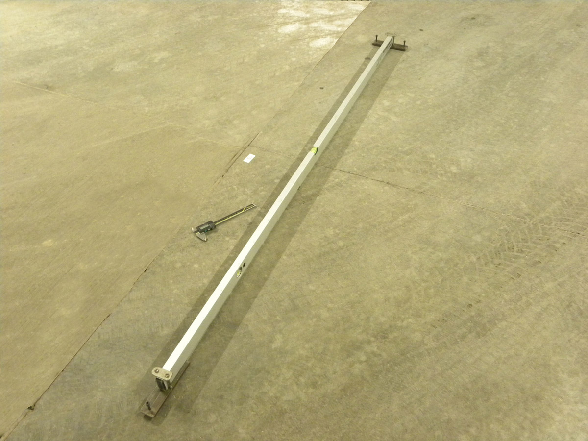 Obr. 4: Meranie miestnej rovinnosti posuvným meradlom