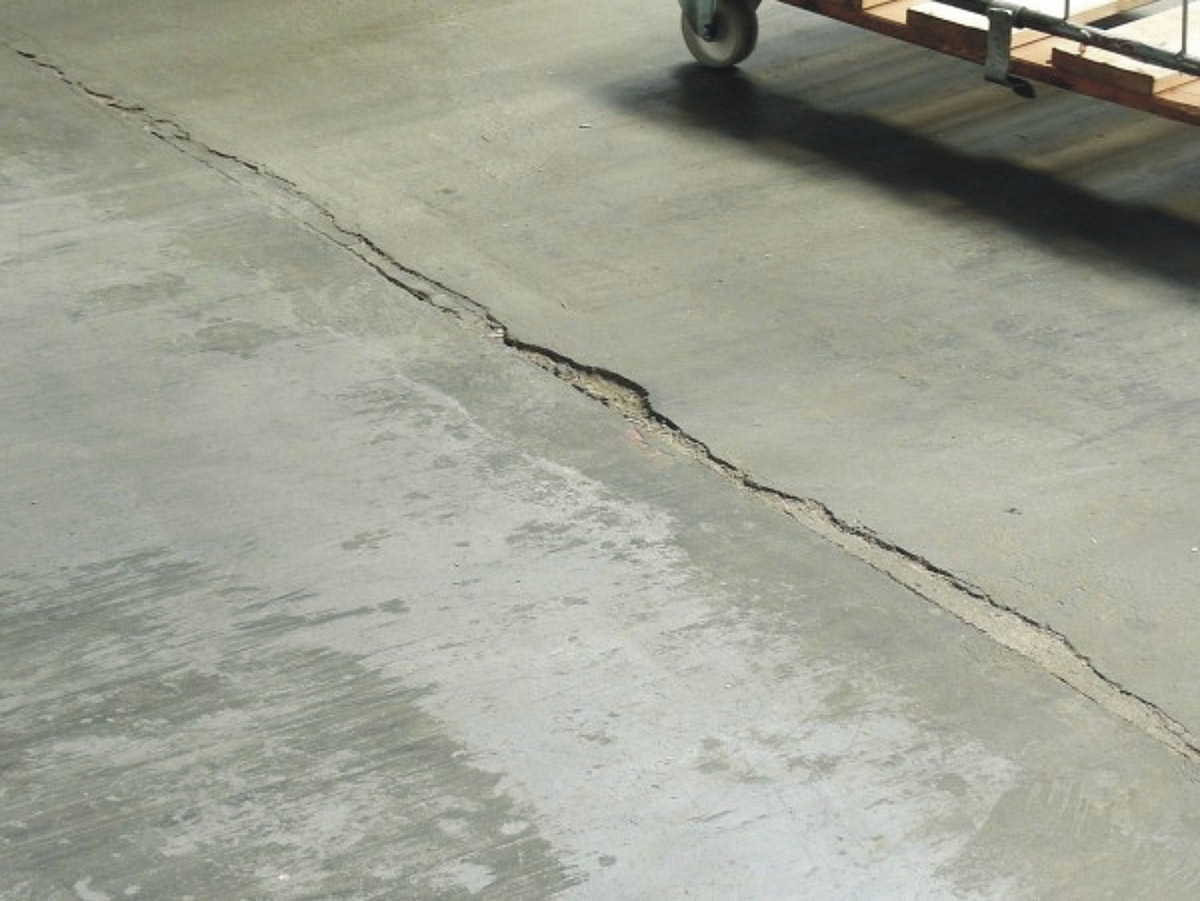 Obr. 13: Poškodenie pracovnej škáry