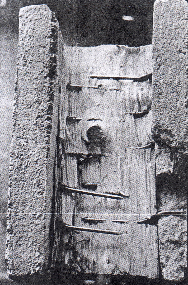 Obr. 1: Deformace hřebíku při protlačovací zkoušce (Koželouh 1975)