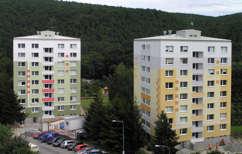 Systém LindabRoof na rekonstruovaných střechách paneláků v Brně-Bystrci