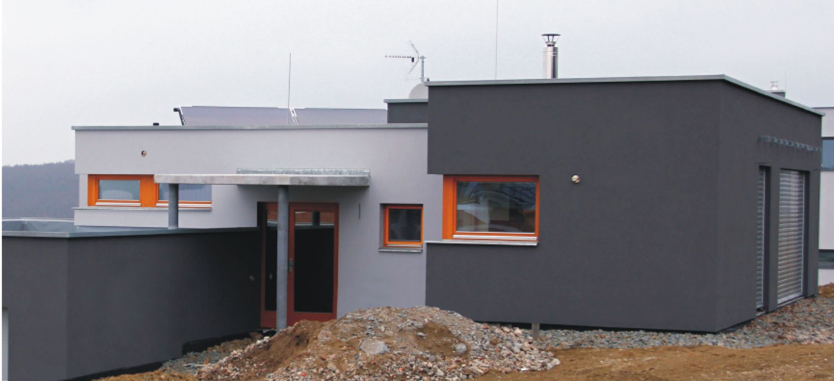 RD Kudlov, Zlín-Kudlov. Architekt/projektant: Ateliér Europrojekta, s. r. o., Ing. arch. Martin Kareš; zhotovitel fasády: Libor Zapletal; investor: soukromý.