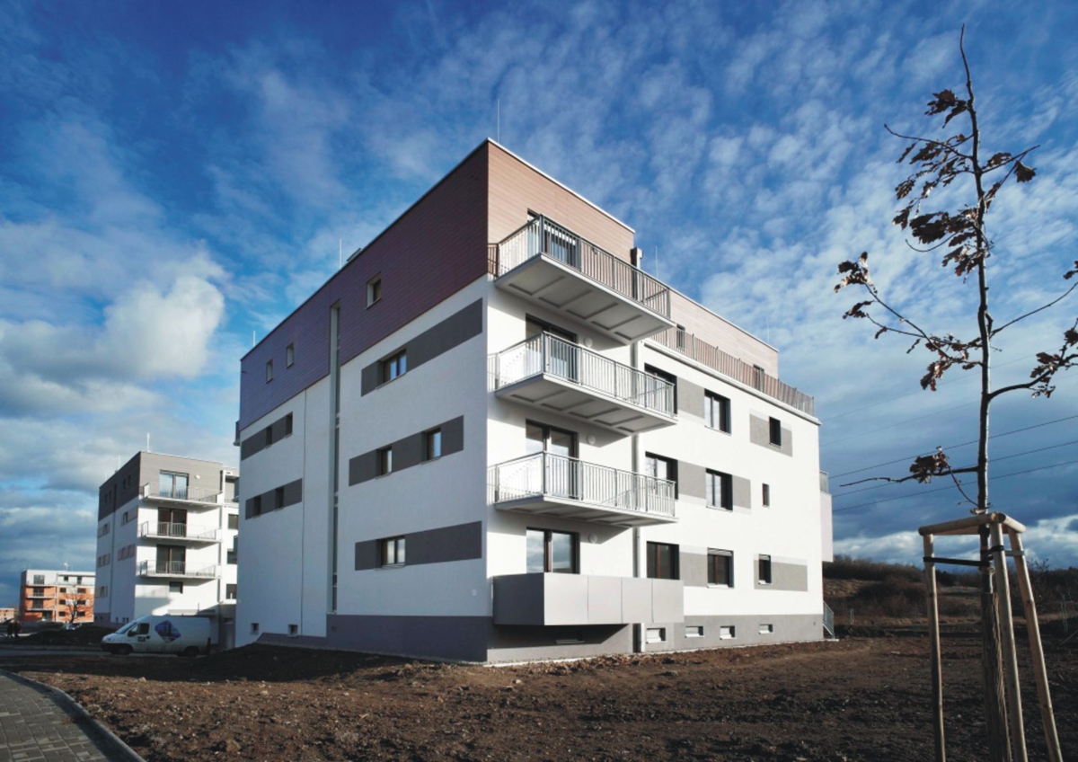 Obytný soubor Milíčovský háj, Praha 4. Architekt/projektant: QARTA ARCHITEKTURA, s. r. o., Ing. arch. Jakub Wyderka a kolektiv; zhotovitel fasády: Skanska, a. s., divize Pozemní stavitelství, závod Rezidenční výstavba; investor: Skanska, a. s., divize Skanska Reality.