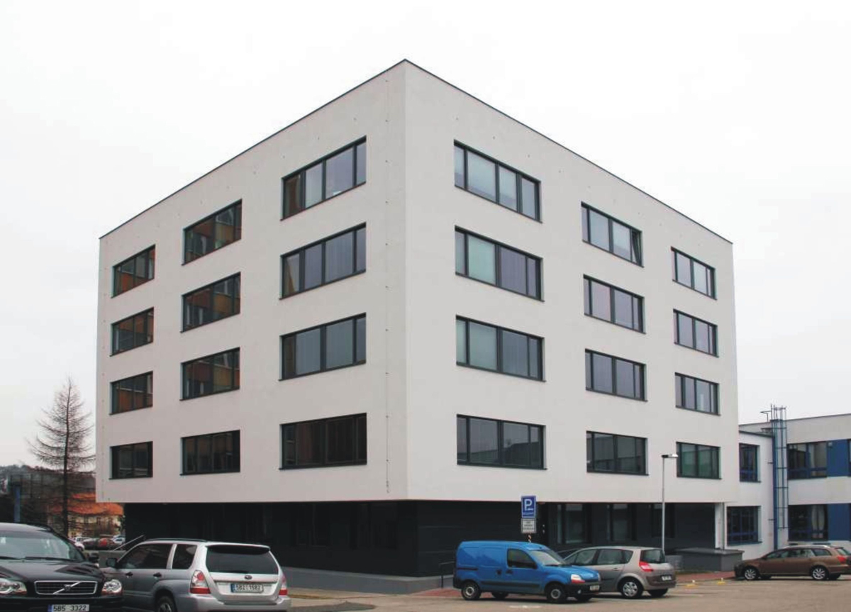Administrativní budova EGÚ, Brno-Medlánky. Architekt/projektant: Knes+Kynčl, s. r. o.; zhotovitel fasády: PSK Group, spol. s r. o.; investor: EGÚ Brno, a. s.