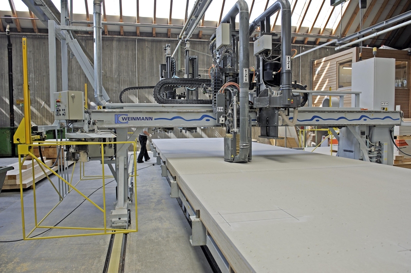 Vnější stěny musely za prvé vyhovět přísným protipožárním kritériím, za druhé zajistit nejlepší ochranu proti chladu, horku a hluku.