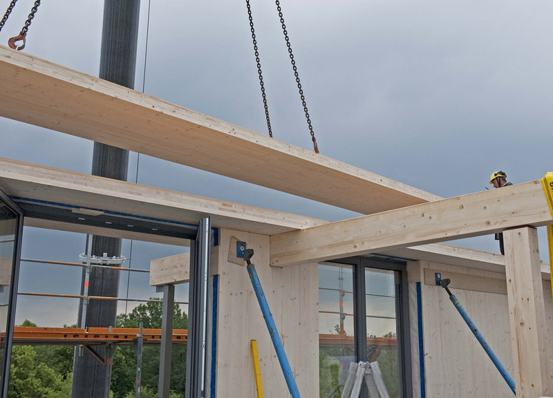 Sádrovláknité desky FERMACELL v kombinaci s izolantem chrání bezpečně nosnou konstrukci proti požáru.