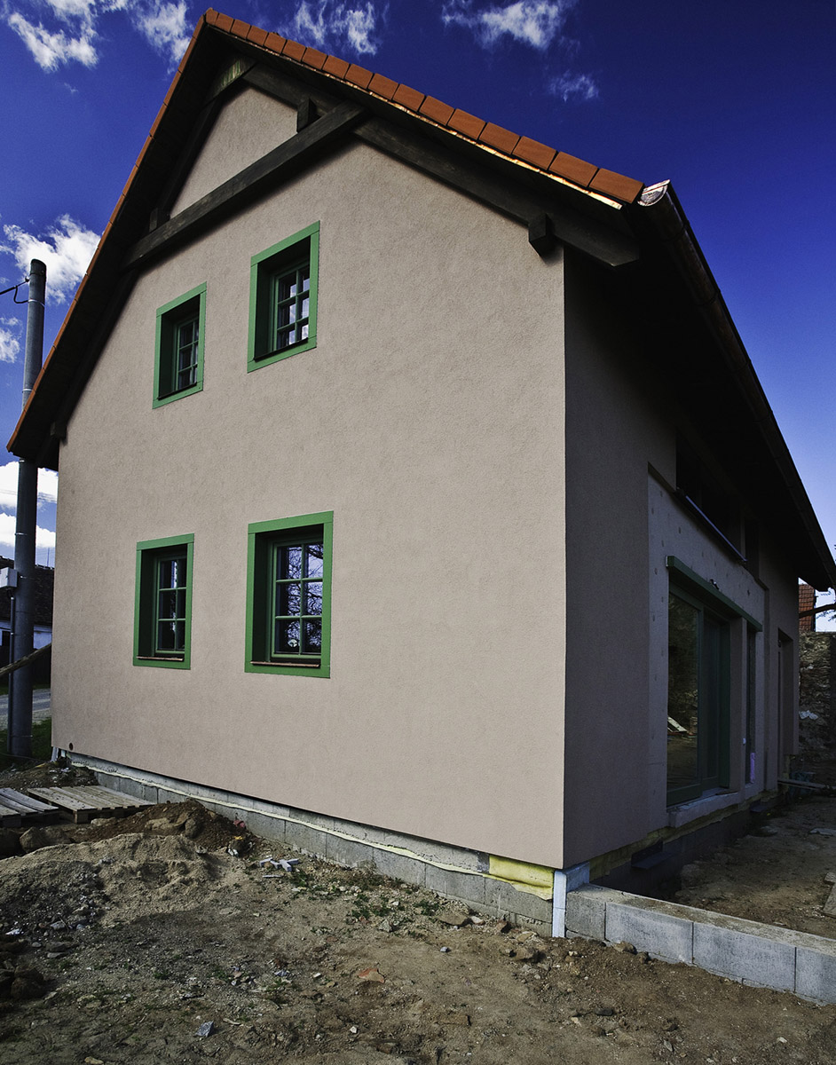 Dřevostavba DOMY D.N.E.S. s kombinací původních materiálů a moderních technologií