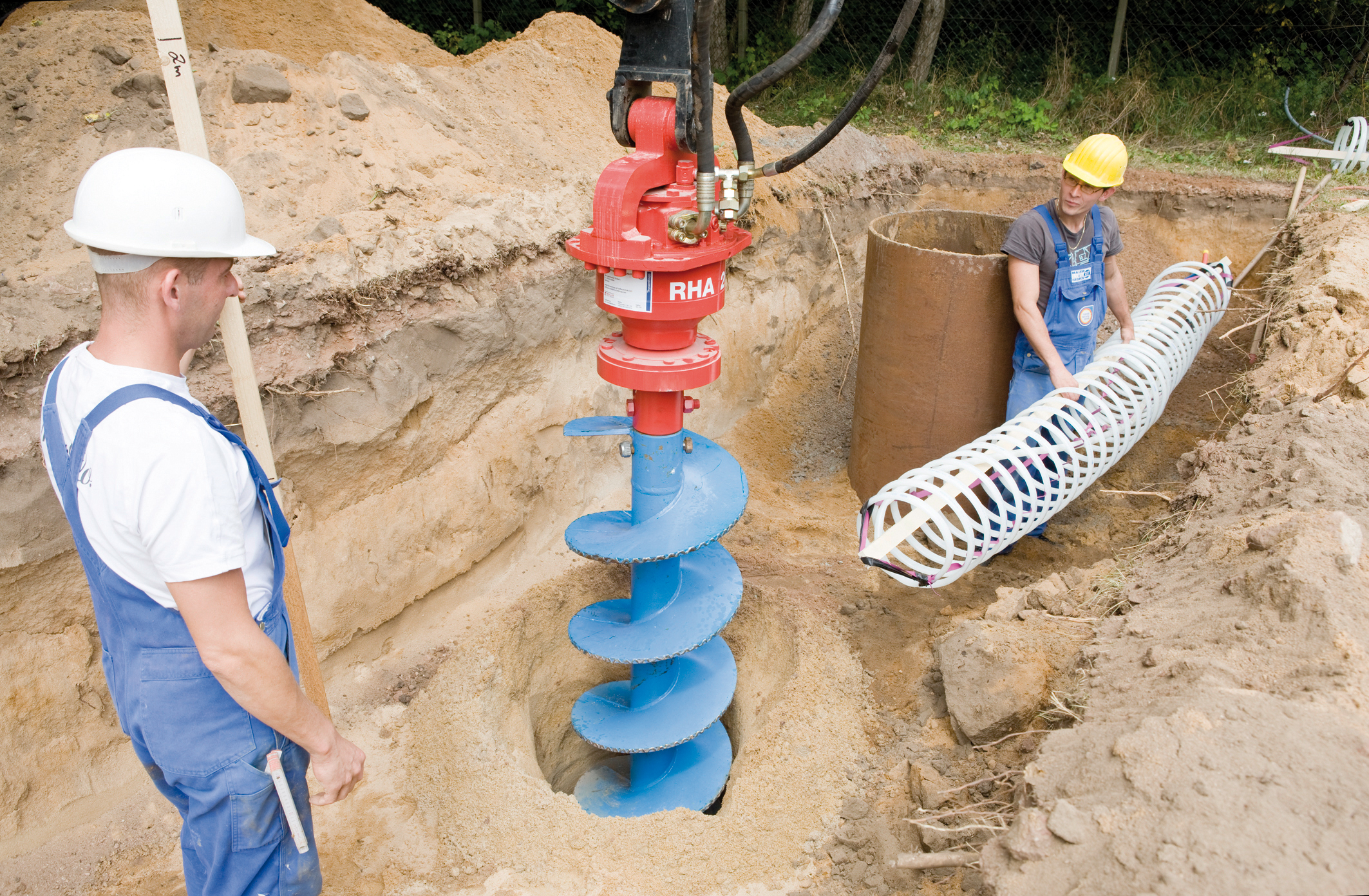 Obr. 8: Postup instalace zemní sondy RAUGEO Helix PE-Xa 