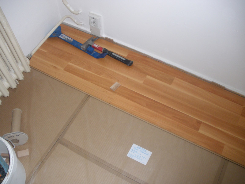 Pokládka plovoucí podlahy na desky WOLF®