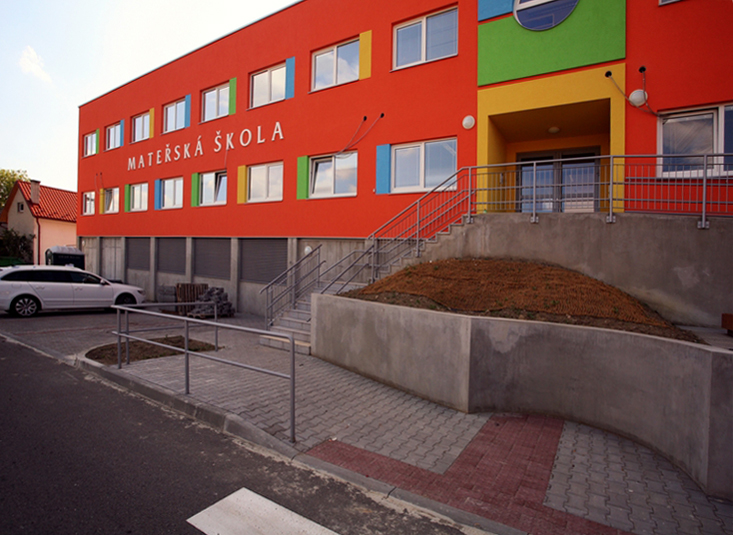 Nová přístavba základní a mateřské školy ve Hvozdné