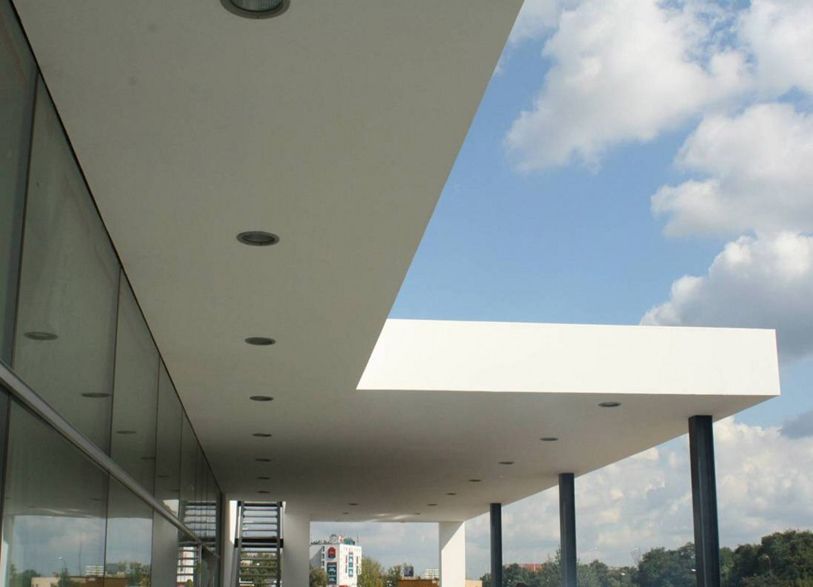 Nově vybudovaný venkovní podhled s opláštěním Aquapanelu