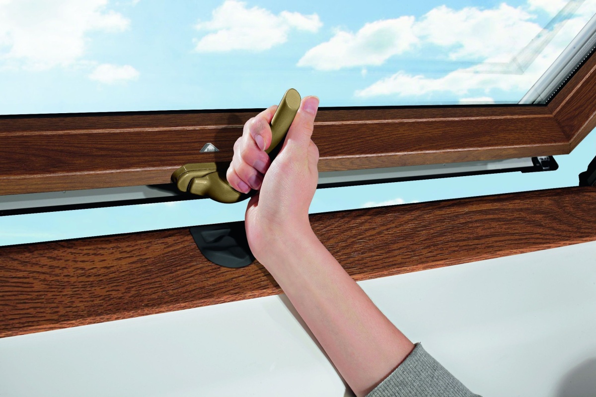 Dekorové fólie střešních oken Roto – pro moderní vily i venkovské chalupy