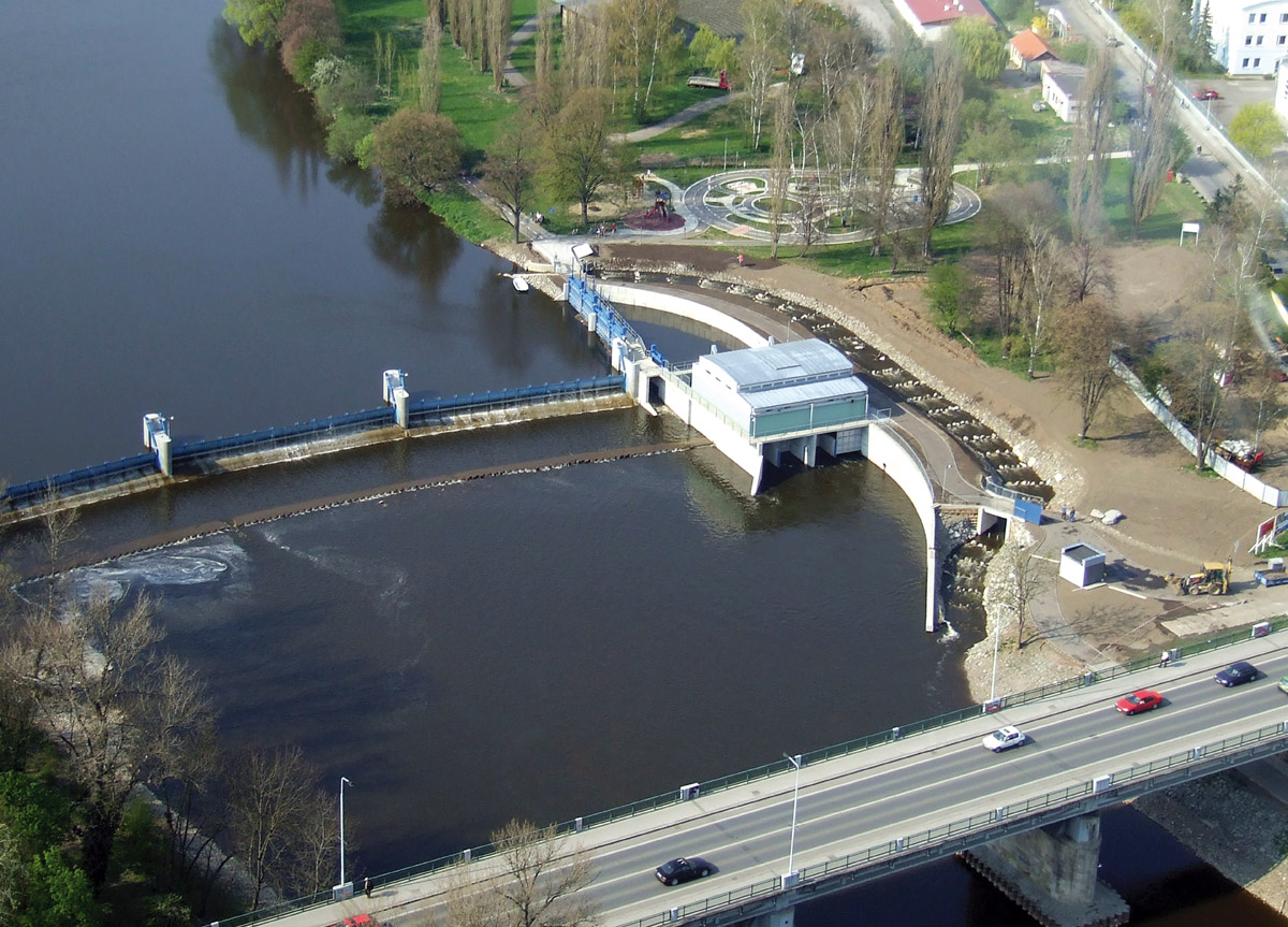 Malá vodní elektrárna, jez a rybí přechod Beroun