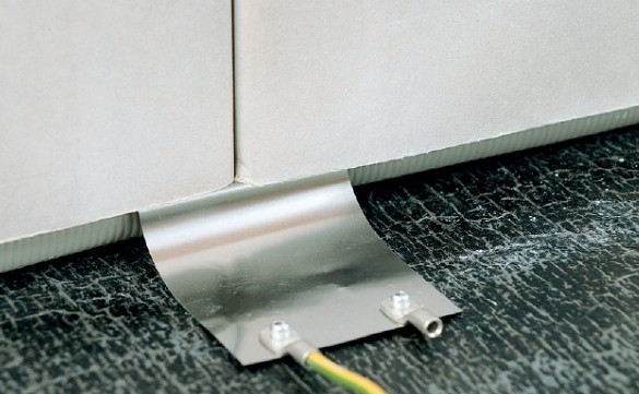 Detail připojení desek La Vita k zemnicímu vedení