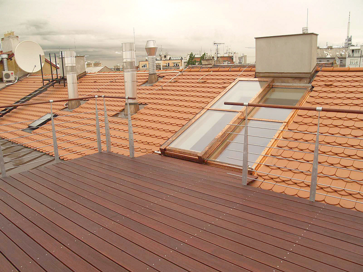 Posuvné střešní dveře Solara PERSPEKTIV, střešní terasy Praha-Vinohrady, exteriér