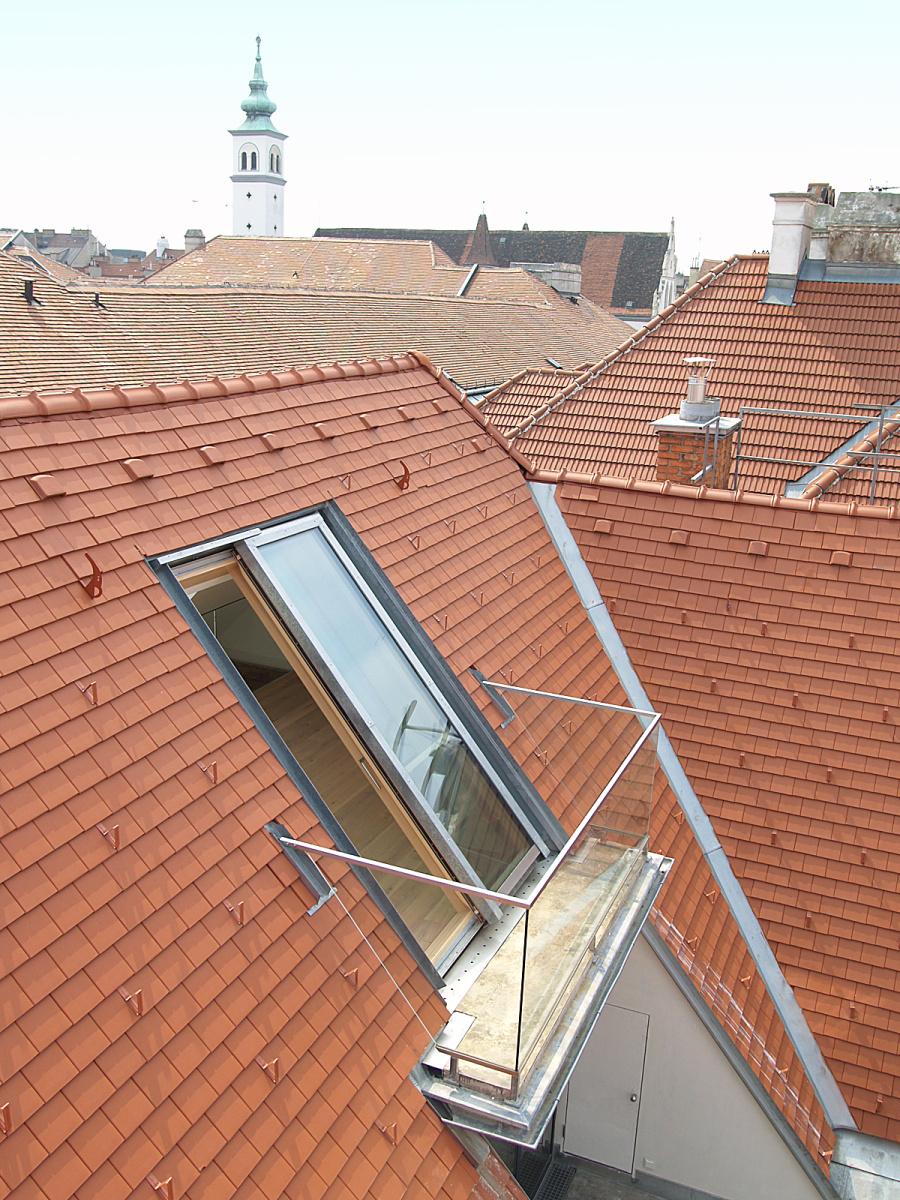 Posuvné střešní okno Solara PERSPEKTIV, výstup na terasu, střešní byty Vídeň