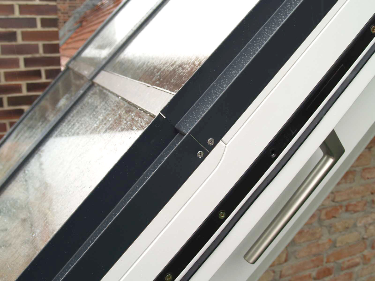 Posuvné střešní prosklení Solara PERSPEKTIV, detail zpracování