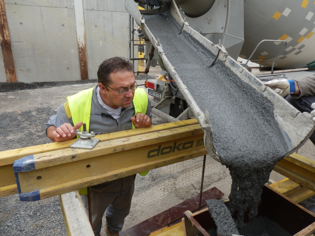 Obr. 4: Skládání betonu 