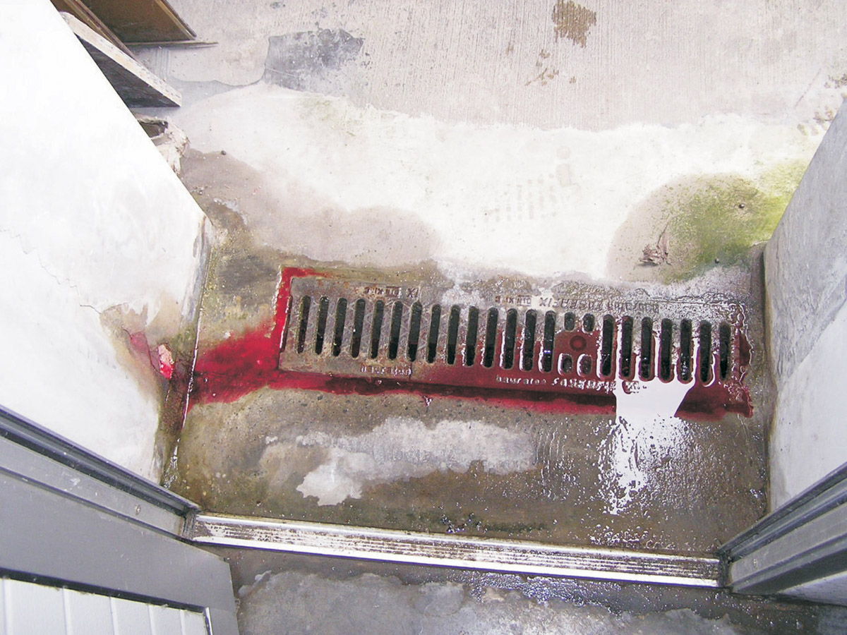 Obr. 2: Jednoznačný průkaz vady zátopovou zkouškou