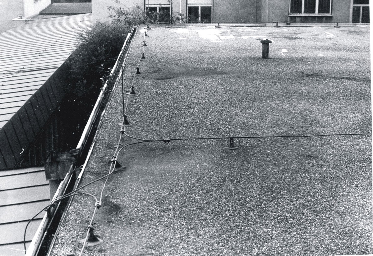 Obr. 10: Rovná plocha střechy a vrstvy popílku