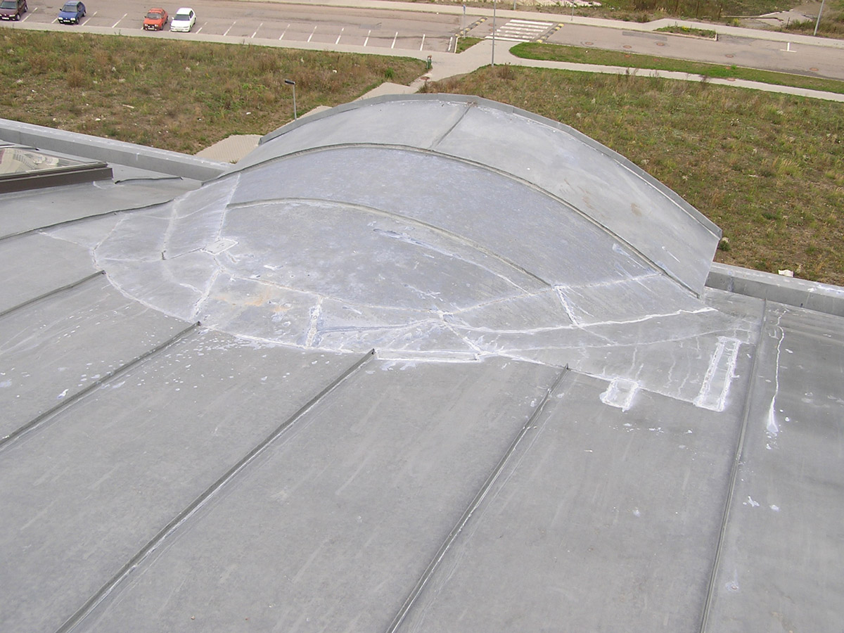 Obr. 20: Pájené konstrukce v titanzinku – vada provedení