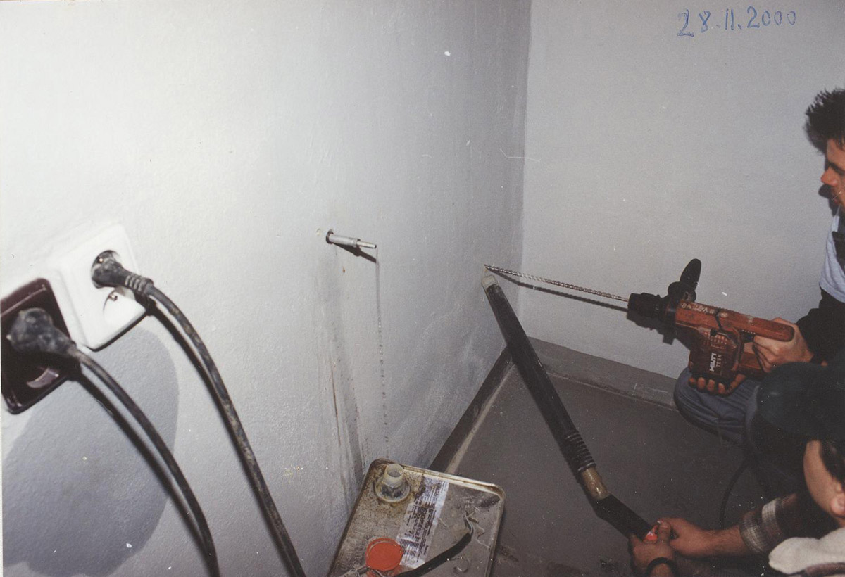 Obr. 23: Kontrolní vrt do stěny