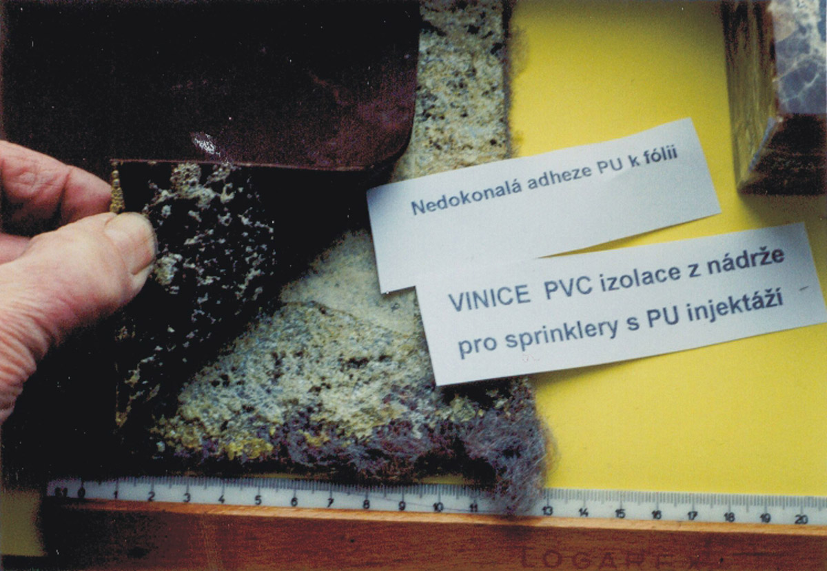 Obr. 24: Kontrola adheze PU injektáže k PVC