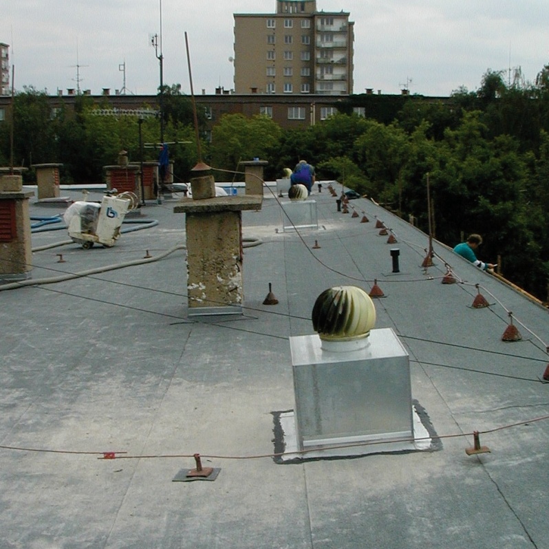 Odvětrávání dvouplášťové střechy po aplikaci foukané izolace