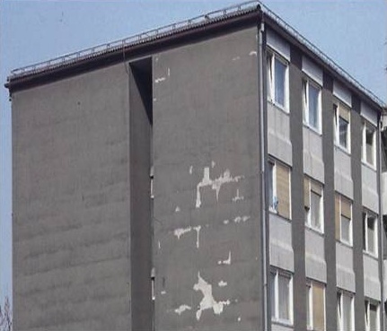 Obr. 3: Opadaná omítka a tzv. „polštářový efekt“ izolantu