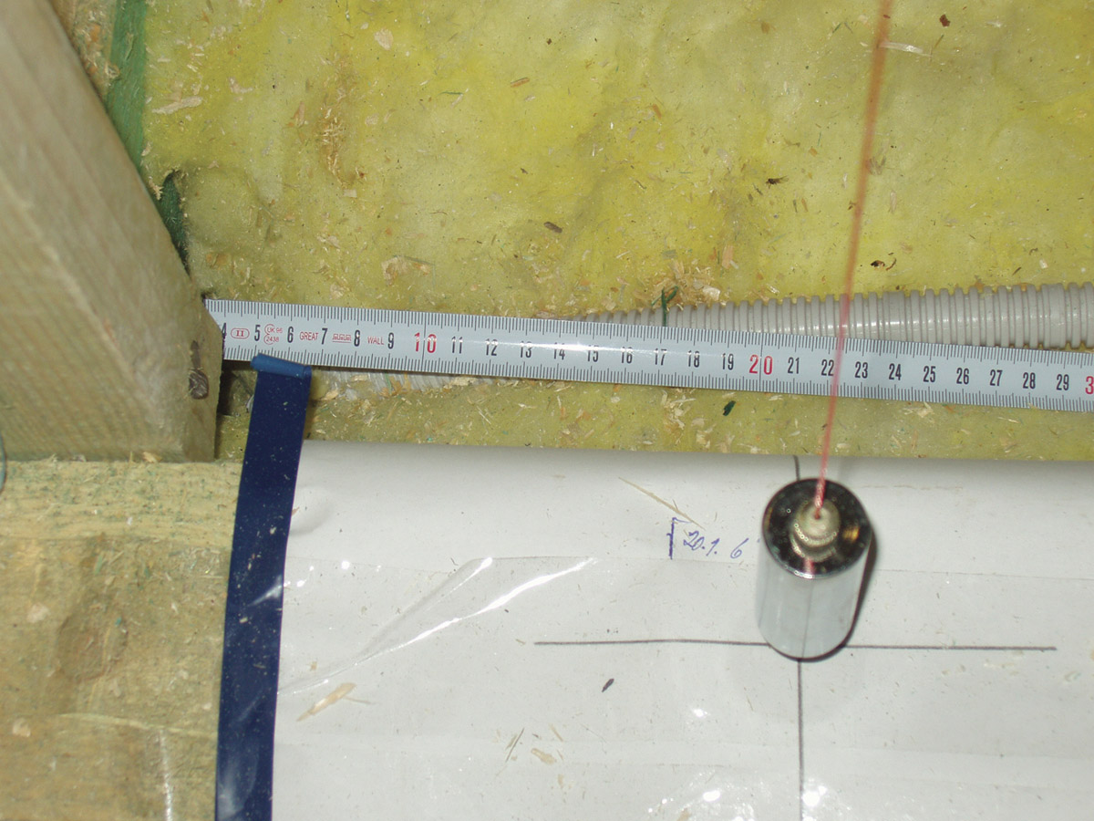 Vychýlení vazníku ze svislé polohy způsobené absencí zavětrování ve střešní rovině