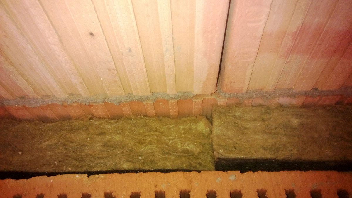 Detail dvojité stěny s vloženou minerální izolací