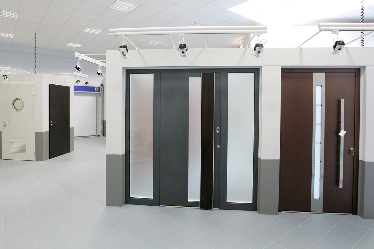 Dveře Top Prestige (vlevo), akční dveře TopSecur (vpravo)