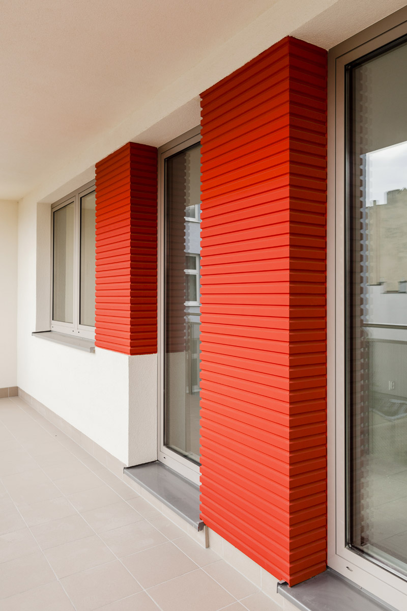 Fasáda polyfunkčního domu Urbanic v Bratislavě je příkladem originálního využití profilů