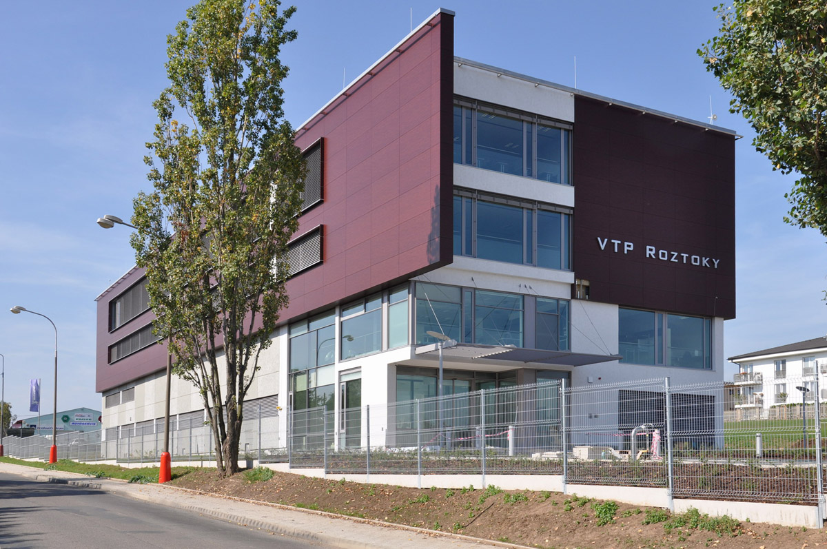 Minerální profily StoDeco použité na fasádě VTP Roztoky