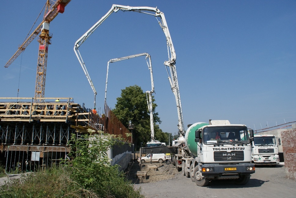 Obr. 4: Čerpání a ukládání betonu 